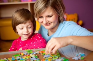 mom-daughter-puzzles